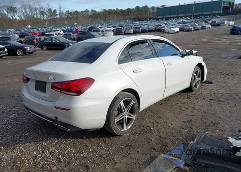 2019 Mercedes-Benz A 220 4Matic z USA, uszkodzony, nr VIN WDD3G4FB9KW024487